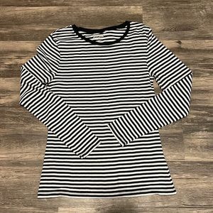 PERFECT SHIRT SIZE LAGE. BLACK AND WHITE STRIPED. SOFT